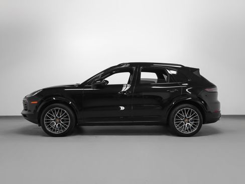 Certified 2023 Porsche Cayenne AWD/4WD image 2