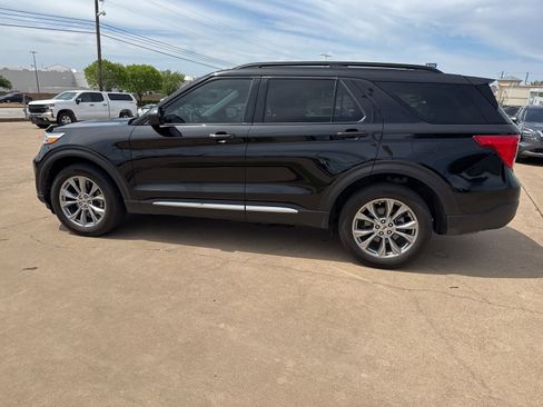 Used 2023 Ford Explorer XLT w/ Equipment Group 202A image 4