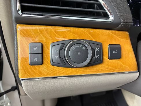 Used 2013 Lincoln MKX FWD image 13