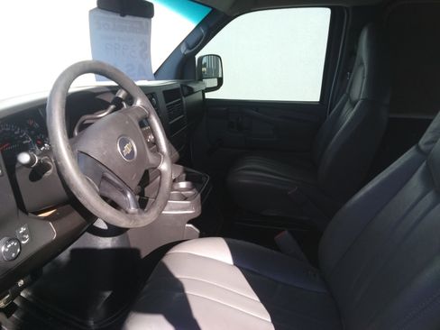 Used 2009 Chevrolet Express 2500 image 10
