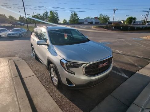 Used 2020 GMC Terrain SLE w/ Driver Convenience Package FWD image 3