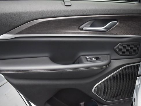 Used 2023 Jeep Grand Cherokee 4WD 4xe w/ Luxury Tech Group II image 28