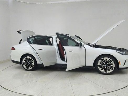 Used 2025 BMW 540i xDrive image 70