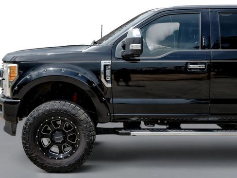 Used 2017 Ford F250 Lariat w/ Lariat Ultimate Package AWD/4WD image 10