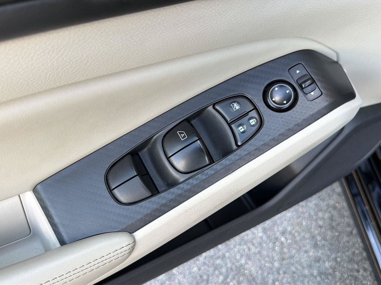 Used 2025 Nissan Altima 2.5 SV FWD image 31