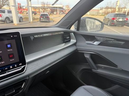 New 2026 Volkswagen Tiguan SE R-Line image 19