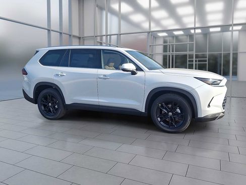 New 2026 Toyota Grand Highlander Platinum image 6