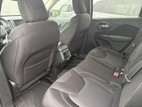Used 2015 Jeep Cherokee Latitude w/ Comfort/Convenience Group AWD/4WD image 12
