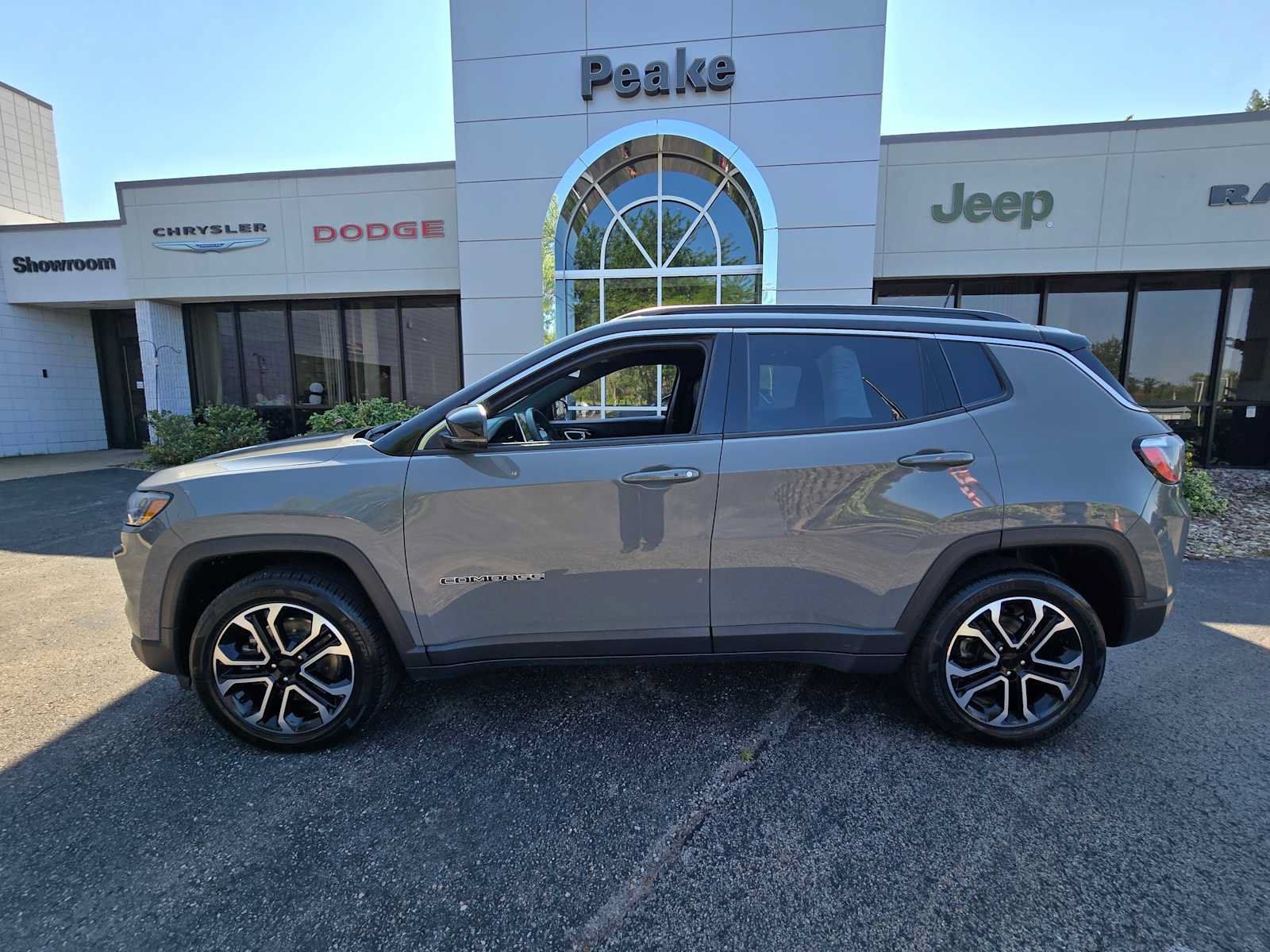 Used 2024 Jeep Compass Limited AWD/4WD image 3
