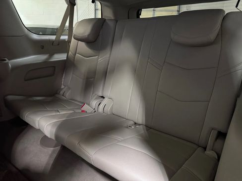 Used 2018 Cadillac Escalade ESV Premium Luxury AWD/4WD image 17