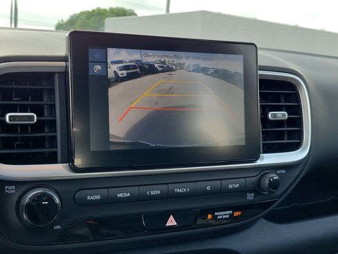 Used 2025 Hyundai Venue SEL FWD image 10