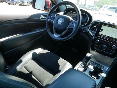 Used 2022 Jeep Grand Cherokee Laredo X AWD/4WD image 9