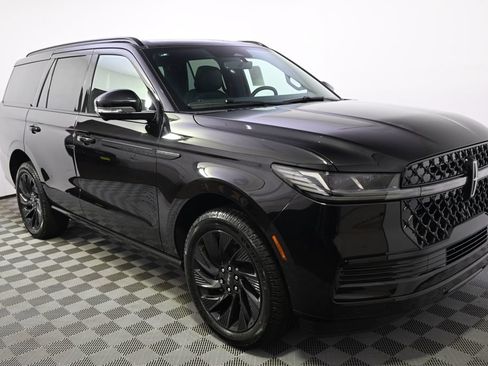 New 2027 Lincoln Navigator Reserve w/ Jet Appearance Package AWD/4WD image 8