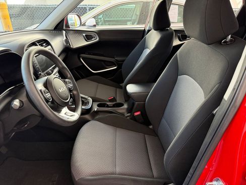Used 2025 Kia Soul LX w/ LX Technology Package image 24