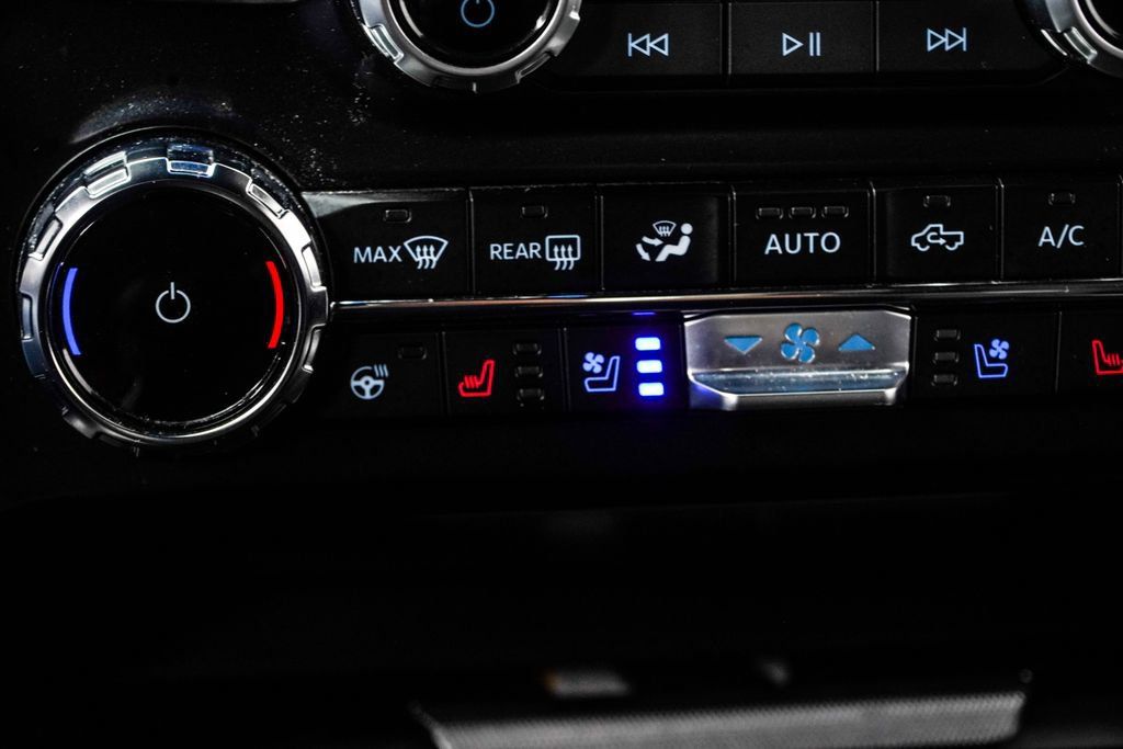 Used 2024 Ford F350 Platinum AWD/4WD image 32