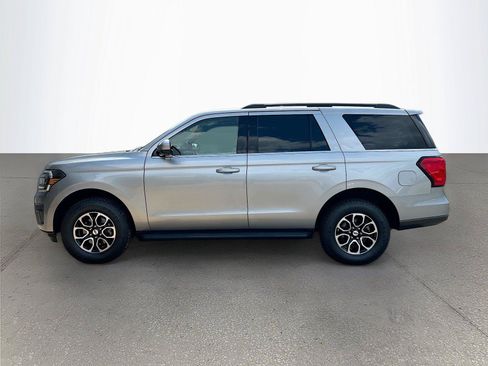Used 2024 Ford Expedition XLT AWD/4WD image 7