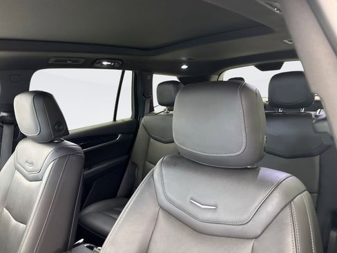 Used 2022 Cadillac XT6 Premium Luxury w/ Technology Package AWD/4WD image 12