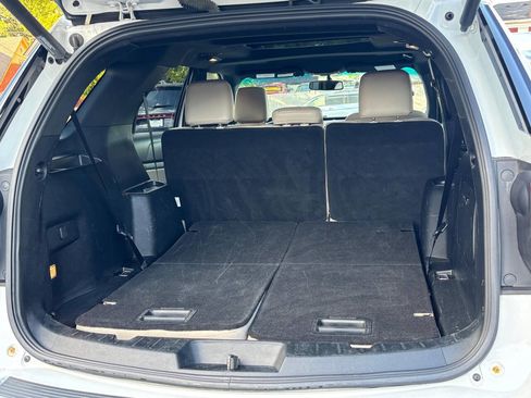 Used 2018 Ford Explorer XLT w/ Equipment Group 202A image 17