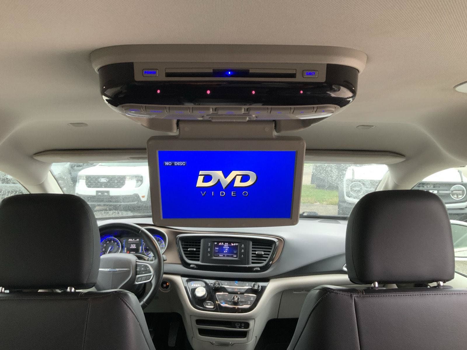 Used 2017 Chrysler Pacifica Touring-L FWD image 44