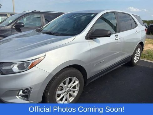 Used 2021 Chevrolet Equinox LS w/ LS Convenience Package FWD image 4