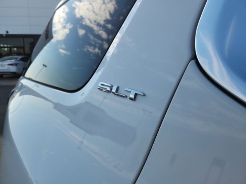 Used 2023 GMC Acadia SLT image 10