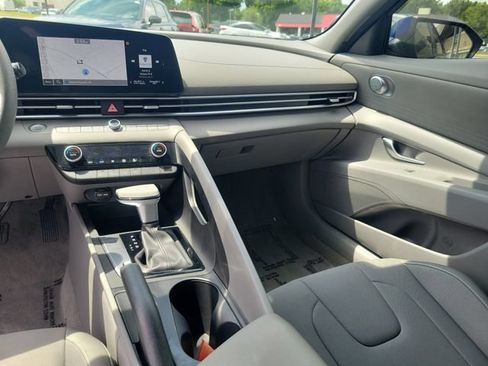 Used 2024 Hyundai Elantra SEL FWD image 30