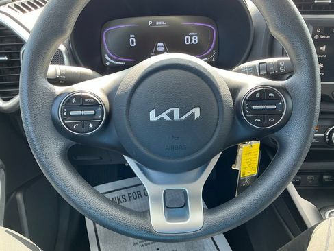 Used 2025 Kia Soul LX w/ LX Technology Package FWD image 39