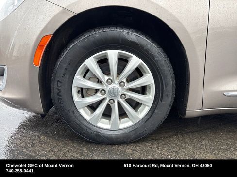 Used 2017 Chrysler Pacifica Touring-L image 25