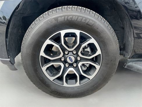 Used 2023 Ford Expedition XLT image 31