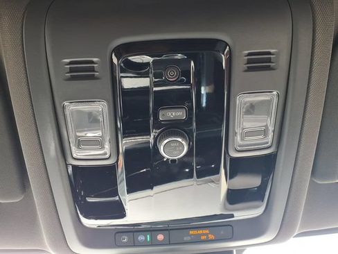 Used 2026 Chevrolet Suburban LT RWD image 30