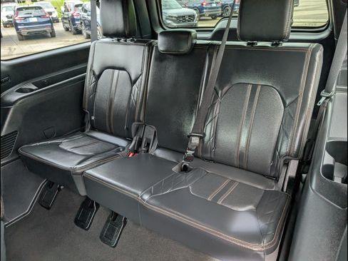 Used 2024 Ford Expedition Max Platinum RWD image 12