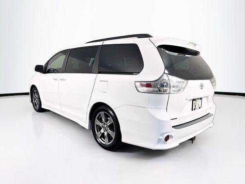 Used 2018 Toyota Sienna SE w/ SE Preferred Package image 7