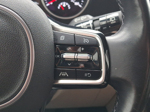 Used 2022 Kia Carnival LX FWD image 21