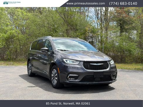 Used 2021 Chrysler Pacifica Touring-L FWD image 1