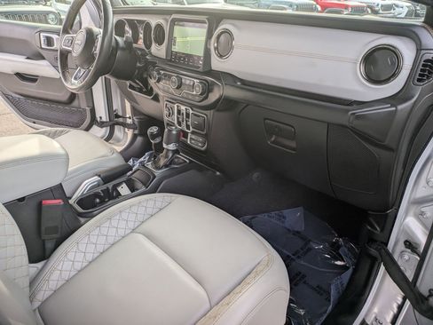 Used 2022 Jeep Wrangler Unlimited Sahara image 26