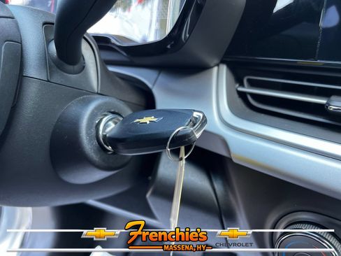 Used 2024 Chevrolet Trax RS FWD image 13