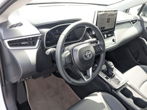 Used 2026 Toyota Corolla Cross XLE AWD/4WD image 16