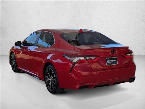 Used 2022 Toyota Camry SE image 8