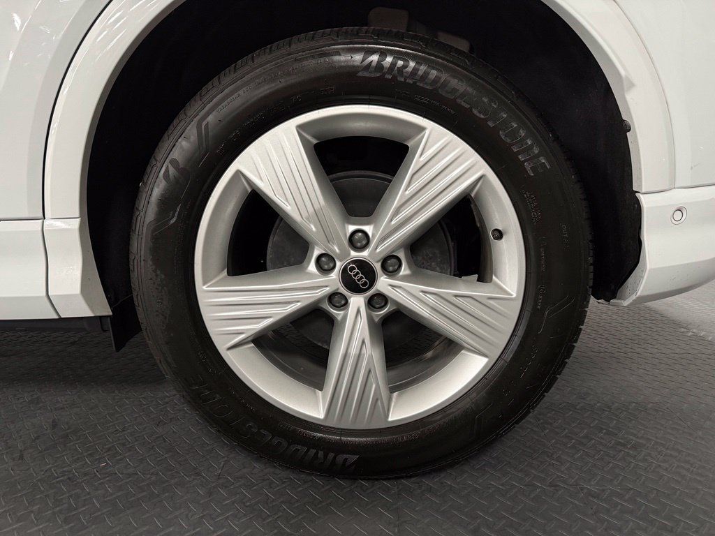 Used 2024 Audi Q4 e-tron Prestige AWD/4WD image 7