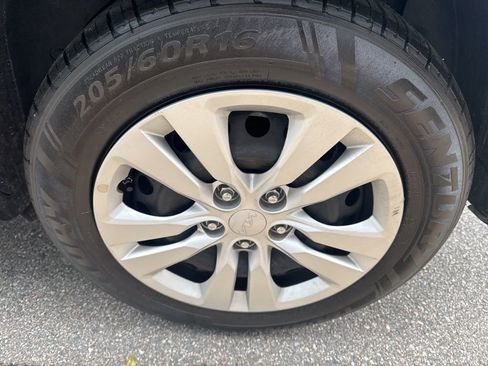 Used 2025 Kia Soul LX image 15