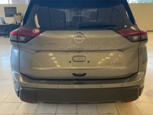 Used 2024 Nissan Rogue SV AWD/4WD image 5