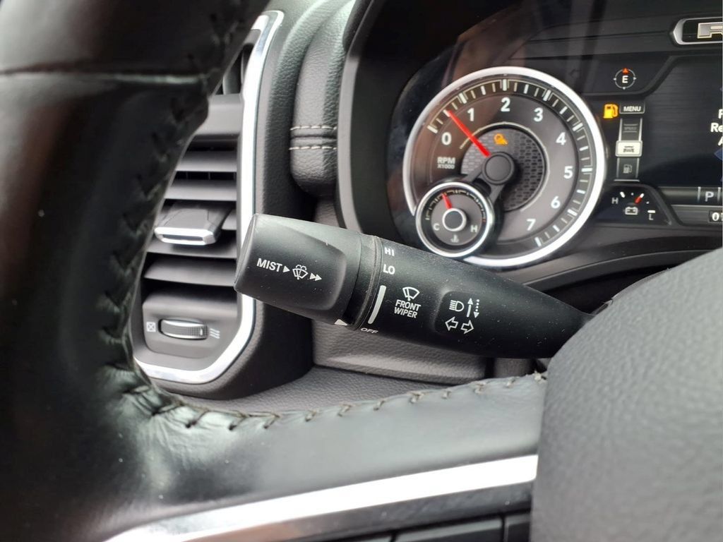 Used 2019 RAM 1500 Laramie AWD/4WD image 18