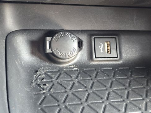 Certified 2025 Toyota RAV4 LE AWD/4WD image 29