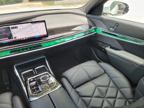 Used 2025 BMW 740i xDrive AWD/4WD image 17