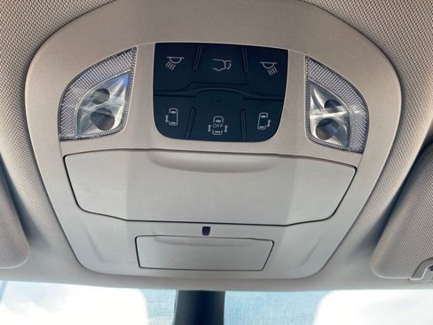 Used 2024 Chrysler Pacifica Touring-L FWD image 25