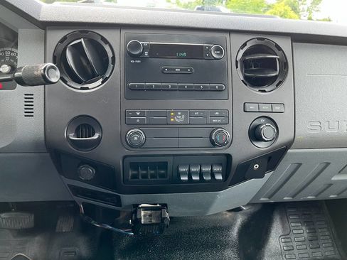 Used 2013 Ford F750 2WD Regular Cab Super Duty image 12