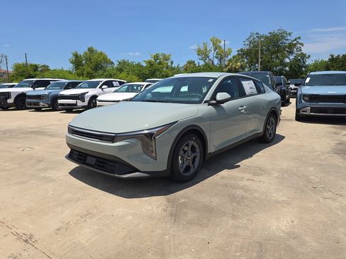 New 2026 Kia K4 FWD image 4