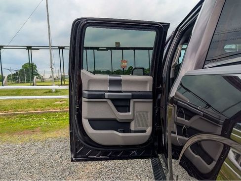 Used 2018 Ford F150 XLT w/ Equipment Group 302A Luxury AWD/4WD image 11