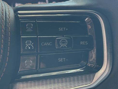 Used 2022 Jeep Grand Wagoneer Series III image 13