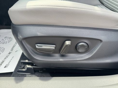 Used 2024 Toyota Camry SE FWD image 14